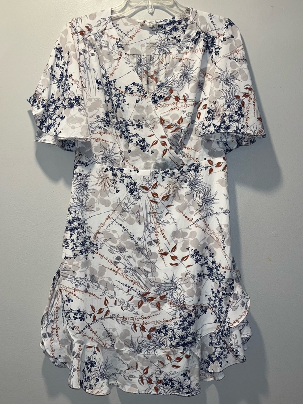 EUC entro Floral Print Flutter Dress in White, Navy, and Rust - Size Small